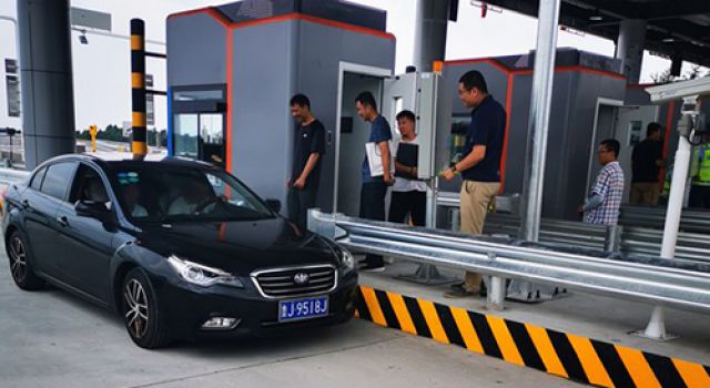 京台高速改扩建曲阜北收费站顺利通车 京台高速改扩建曲阜北收费站顺利通车