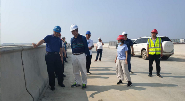 山东省交通运输厅执法局对秦滨高速公路进行督查 山东省交通运输厅执法局对秦滨高速公路进行督查