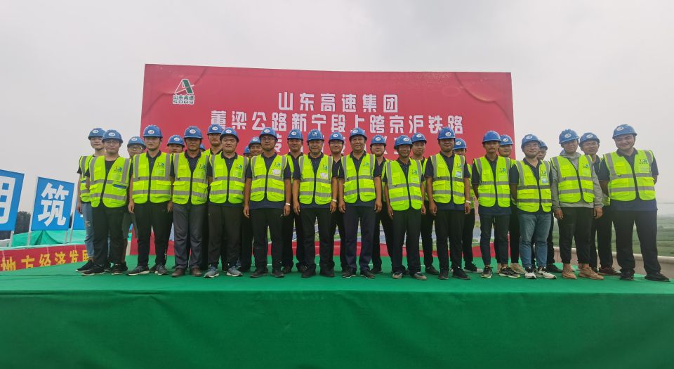 公司承建的首座转体桥工程顺利转体成功 公司承建的首座转体桥工程顺利转体成功