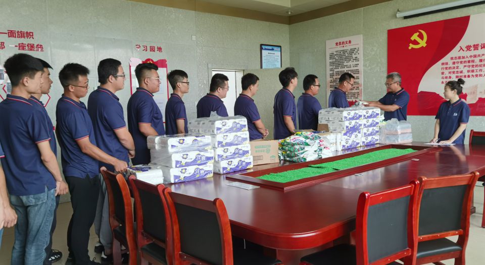 以人为本、关爱员工、致敬坚守----公司各基层工会广泛开展“夏送清凉”活动