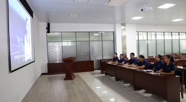 总部机关党支部第三党小组 组织收看全市党员教育微党课决赛专题节目 总部机关党支部第三党小组 组织收看全市党员教育微党课决赛专题节目