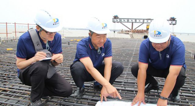 喜讯!柴峰同志荣获“全国交通运输系统劳动模范”称号! 喜讯!柴峰同志荣获“全国交通运输系统劳动模范”称号!