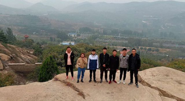 G341胶海线总监办全体员工开展爬山活动 G341胶海线总监办全体员工开展爬山活动