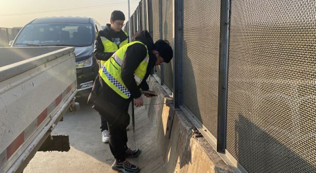 文昌湖区胶济铁路上跨桥护栏改造工程现场交接