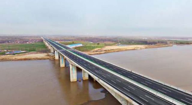 贺台辉高速黄河特大桥胜利通车 贺台辉高速黄河特大桥胜利通车