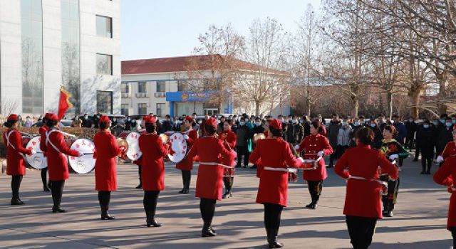 锣鼓队表演、萨克斯演奏……公司以这种形式庆祝开班第一天 锣鼓队表演、萨克斯演奏……公司以这种形式庆祝开班第一天