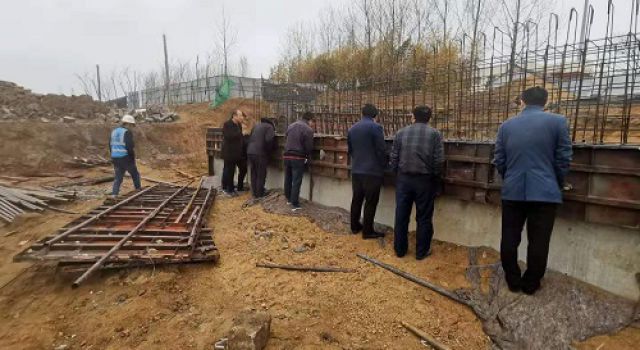 黄墩镇“四好农村公路”监理组迎接岚山区交通运输局安全、质量专项督查