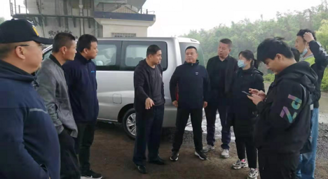 周村区交通运输局梅局长到姜萌路北段检查指导工作