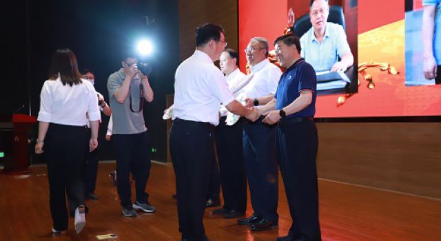 热烈祝贺公司董事长及多名员工在全国交通监理文化建设研讨会上获表彰！