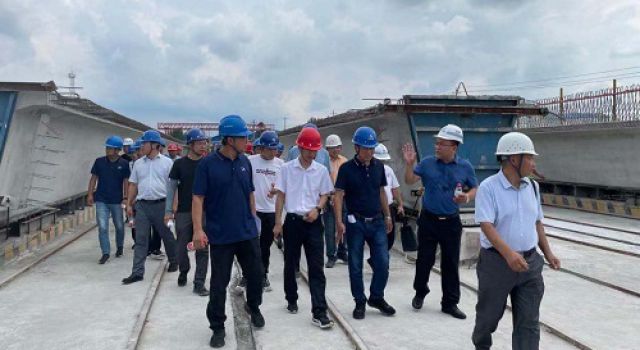 济潍高速项目办、总监办组织全线在四合同2号预制场召开现场观摩会