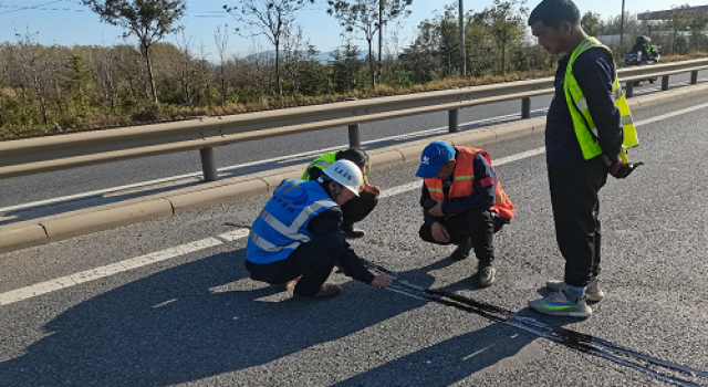 日照市岚山区沥青路面开槽灌缝养护工程现场安全质量管控