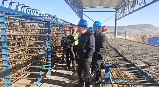 东泰二公司总经理翟立宁一行对济潍二驻地办检查指导