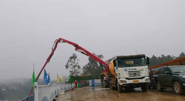 广西钦州北过境高速茅岭江大桥2#墩承台深基坑顺利完成封底混凝土浇筑 广西钦州北过境高速茅岭江大桥2#墩承台深基坑顺利完成封底混凝土浇筑