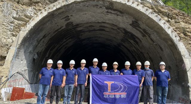 四川九绵高速公路LJ25合同段全线隧道贯通 四川九绵高速公路LJ25合同段全线隧道贯通