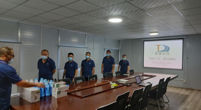 丝丝清凉大礼包，绵绵关爱入人心