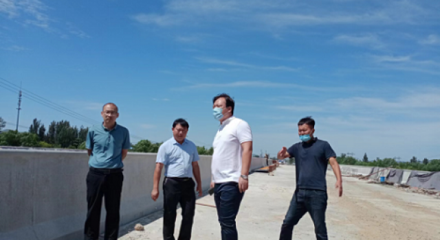 枣庄市峄城区吕济禹副区长到S318郯兰线项目检查指导工作