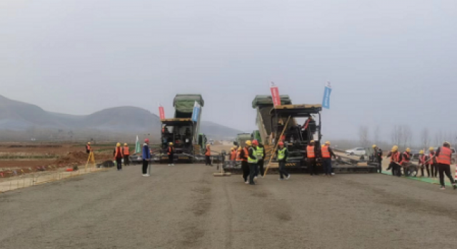 临临高速六驻地办监理施工八标恢复路面工程施工