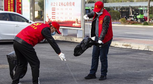 弘扬雷锋精神，争创文明市民，安鹤总监办参加志愿者活动