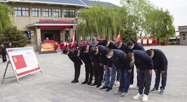 安鹤高速总监办组织开展“缅怀革命先烈，弘扬民族精神”活动