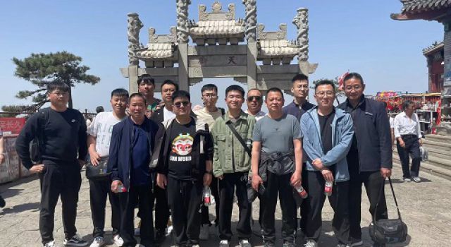 凝心聚力，勇攀高峰---济广高速济菏改扩建一驻地办“五一”登山活动