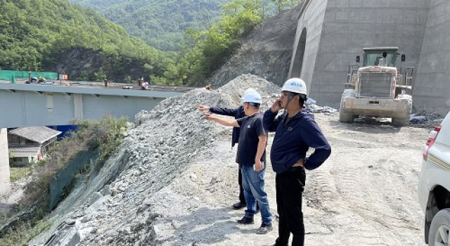 四川绵九公司党委副书记、副总经理杨松检查平通代表处辖段五一期间安全生产情况