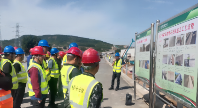 泄水槽、边坡防护及路缘石安装等附属工程施工现场会