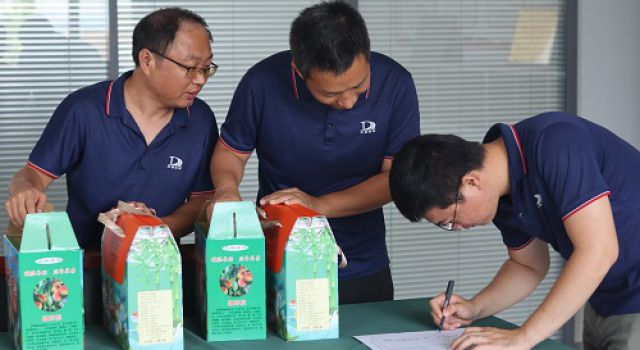 粽叶飘香五月五，浓情端午共安康