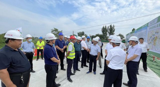 山东高速集团党委常委、副总经理石振源一行来济微项目进行工作调研