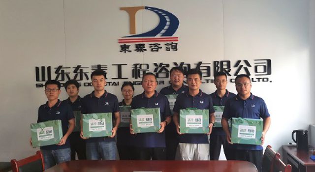 情系一线，夏送清凉-经十路第一总监办组织开展“夏日送清凉”活动