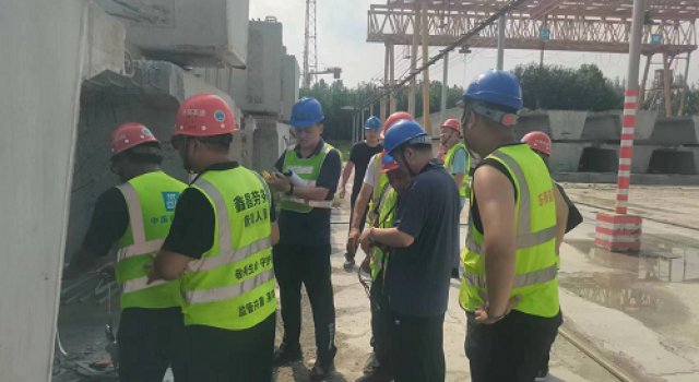 济宁市交通运输综合执法队督查组莅临邹济公路工程检查指导工作