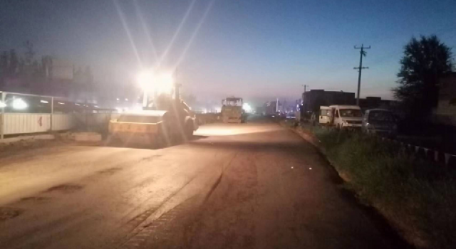 彻夜奋斗为摊铺，勇立潮头东泰人