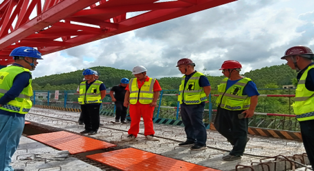 钦州北过境公路第一总监办进行八月份综合大检查暨自治区交通厅质量安全大检查前自查自纠 钦州北过境公路第一总监办进行八月份综合大检查暨自治区交通厅质量安全大检查前自查自纠