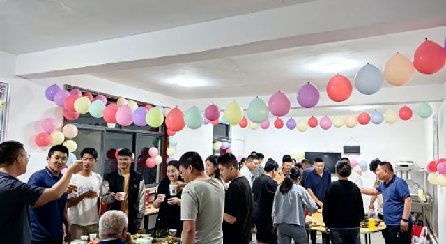 万里无云镜九洲，最美月圆是中秋