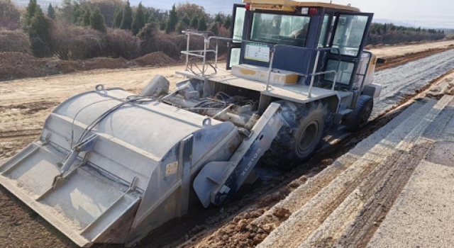 济广高速公路济菏段改扩建工程施工二标左幅首件3%水泥土施工 济广高速公路济菏段改扩建工程施工二标左幅首件3%水泥土施工