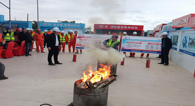 钦州北过境线高速公路“消防月”活动学习、演练