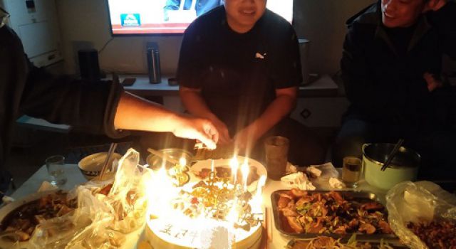 济南大西环一监组为员工庆祝生日 济南大西环一监组为员工庆祝生日