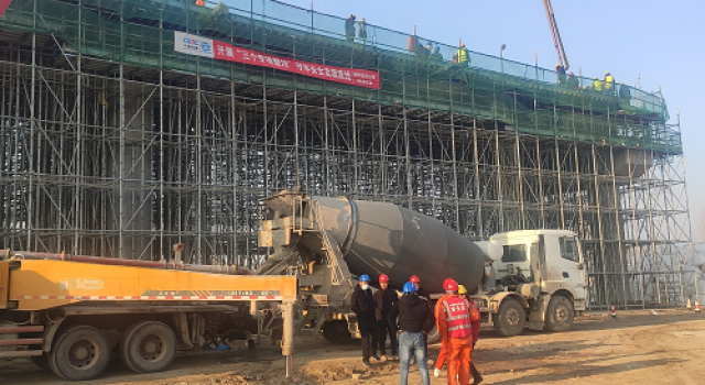 信楼互通区A匝道1#桥第2联现浇桥顺利浇筑首次砼 信楼互通区A匝道1#桥第2联现浇桥顺利浇筑首次砼