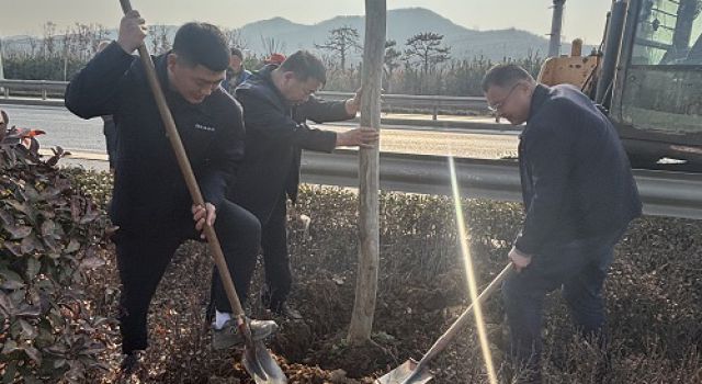 沂南县交通工程总监处组织义务植树活动 沂南县交通工程总监处组织义务植树活动