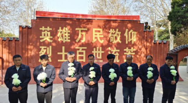 千秋共仰仪型、万古长怀英烈 千秋共仰仪型、万古长怀英烈