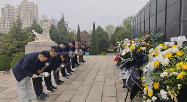 清明祭英烈、共铸中华魂——经十路总监办组织开展烈士陵园祭扫活动 清明祭英烈、共铸中华魂——经十路总监办组织开展烈士陵园祭扫活动